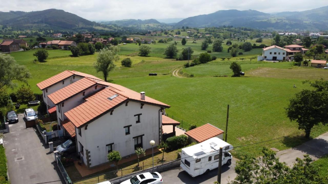 Casa En Sobarzo, Junto Al Parque De Cabarceno Villa Buitenkant foto